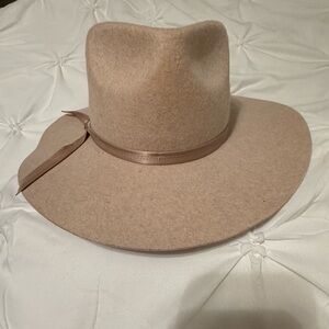 Wide Brim Felt Fedora Hat in Blush Pink